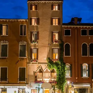 Santo Stefano 3*, Venice Italy
